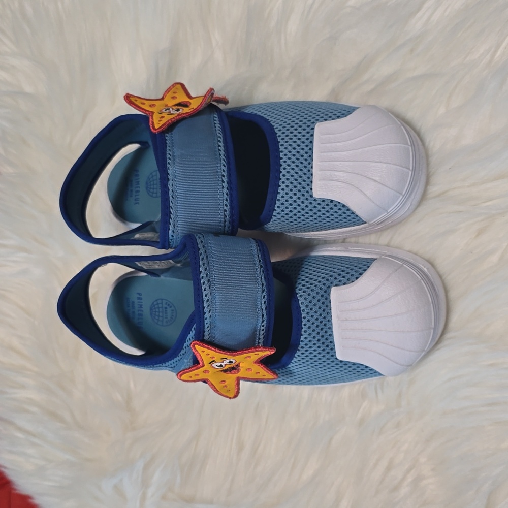 Size 2.5 Adidas girls shoes - Picture 1 of 3